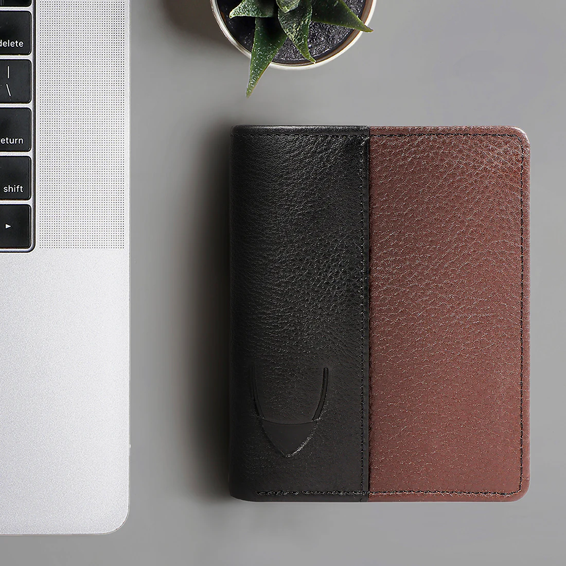 382-L108  Black Leather Bi-Fold Wallet - Image 2