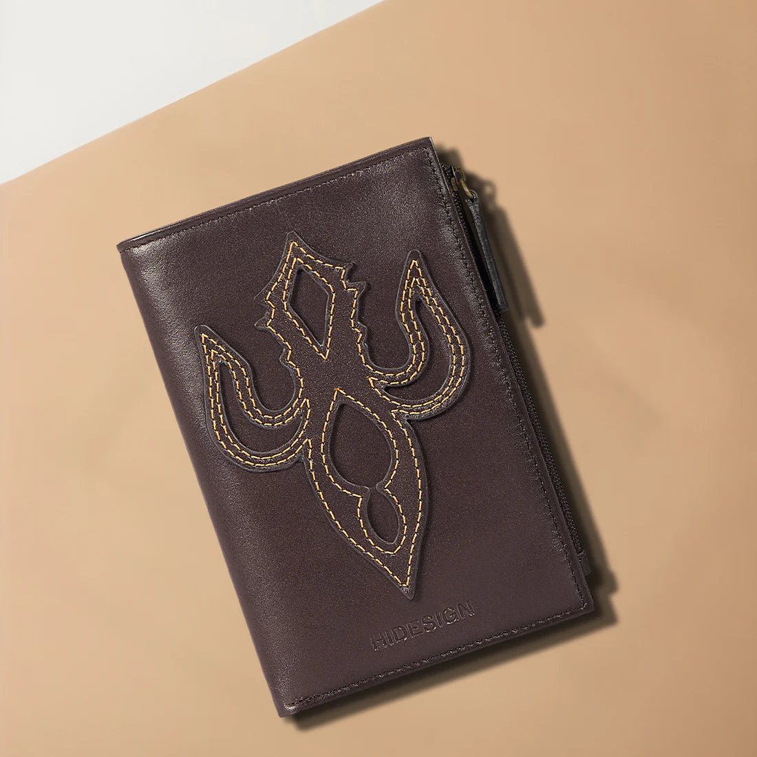 Peyote W1 Brown Leather Passport Holder - Image 2