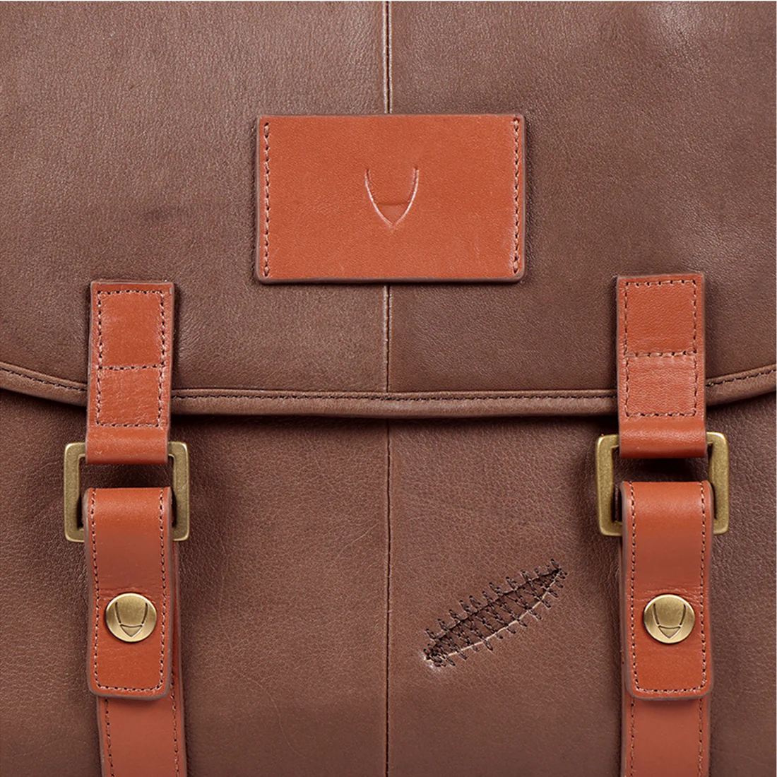 Wyoming 01 Brown Leather Messenger Bag - Image 4